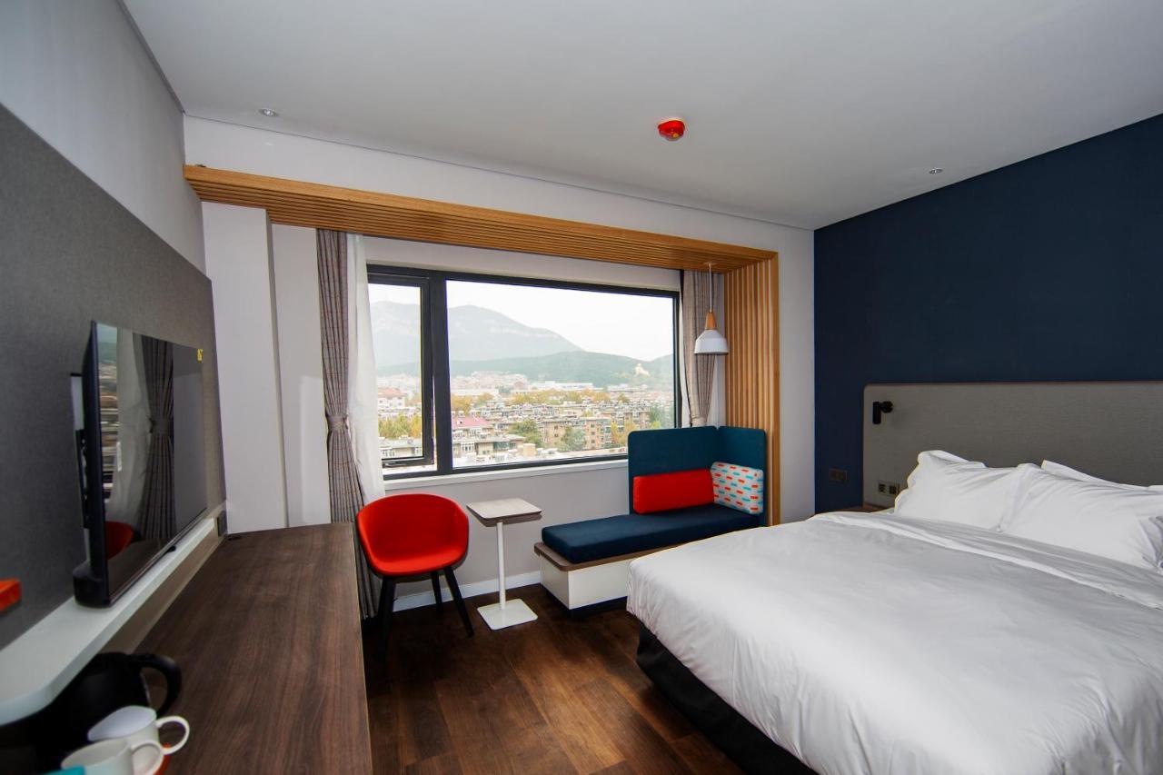 Holiday Inn Express Jinan Jingshi Road, An Ihg Hotel Exterior photo