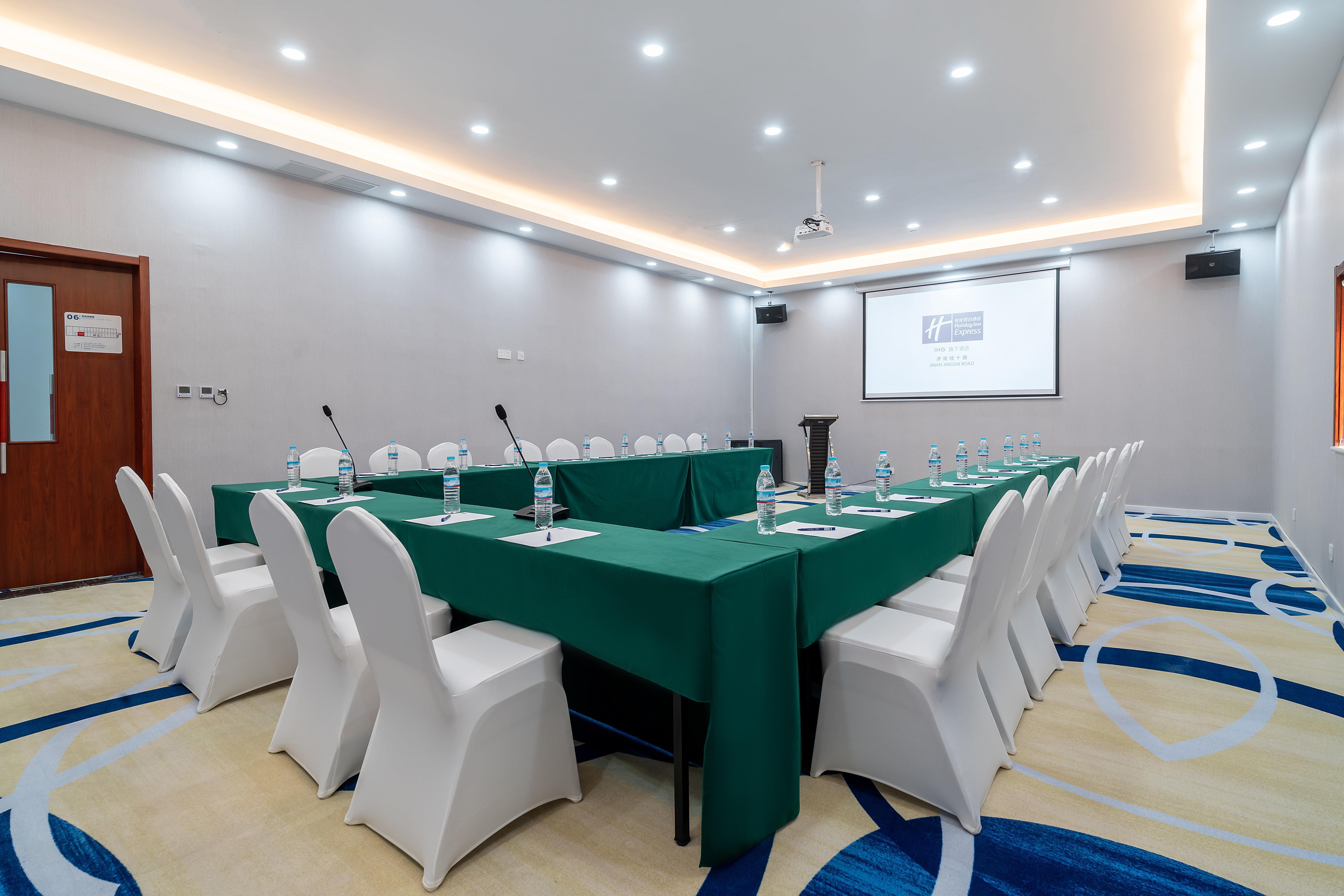 Holiday Inn Express Jinan Jingshi Road, An Ihg Hotel Exterior photo