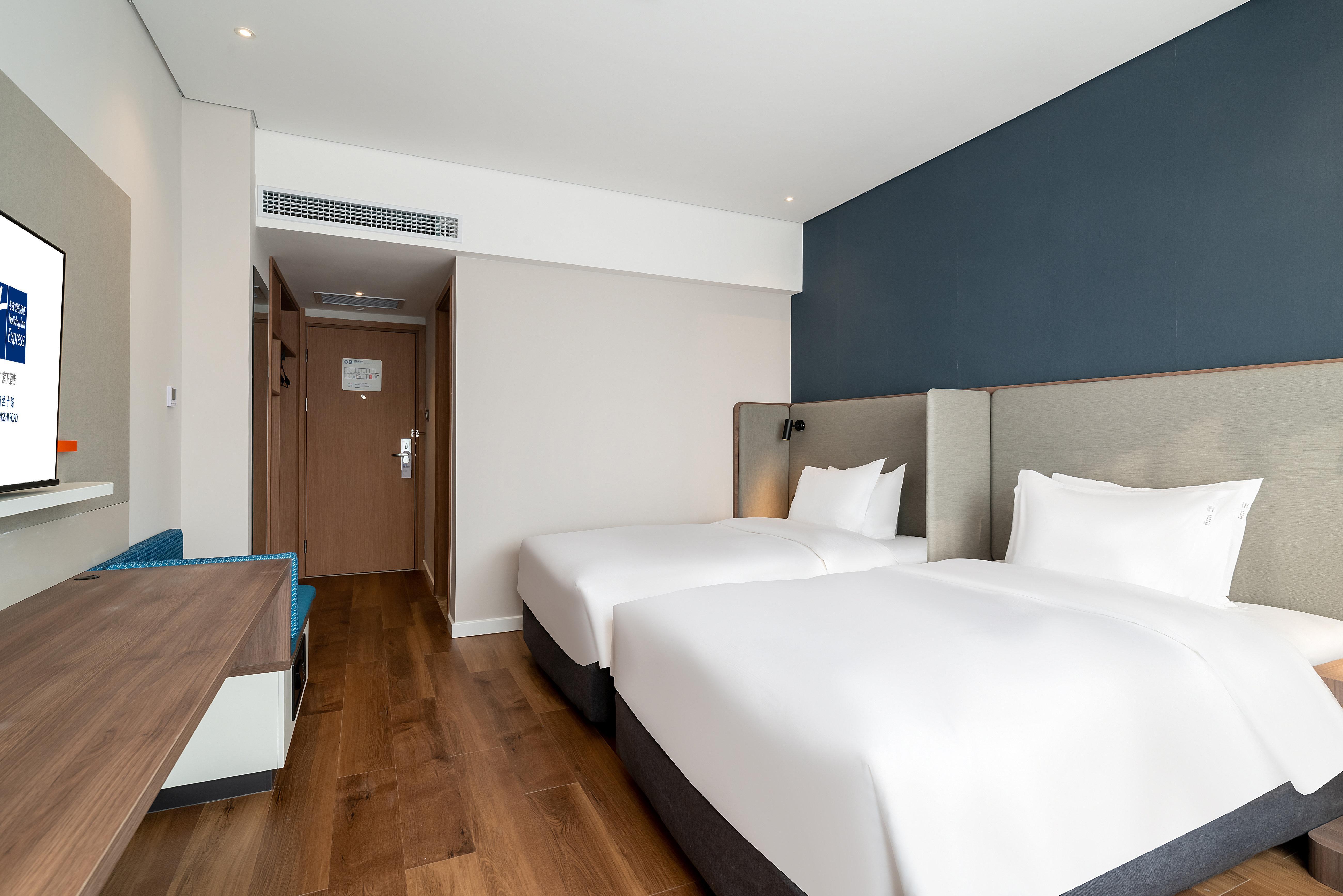 Holiday Inn Express Jinan Jingshi Road, An Ihg Hotel Exterior photo